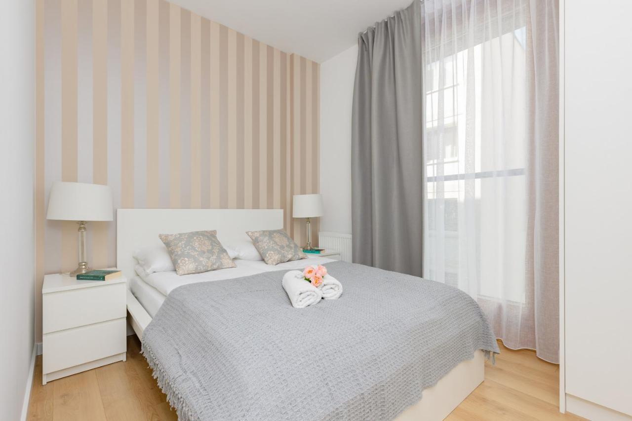 Warszawa Srodmiescie Bonifraterska Apartments By Noclegi Renters Exteriör bild